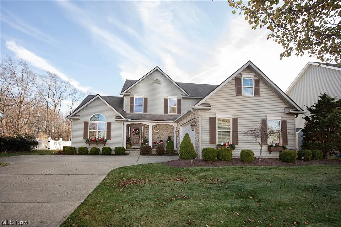 6025 Conneaut Light Dr photo 1