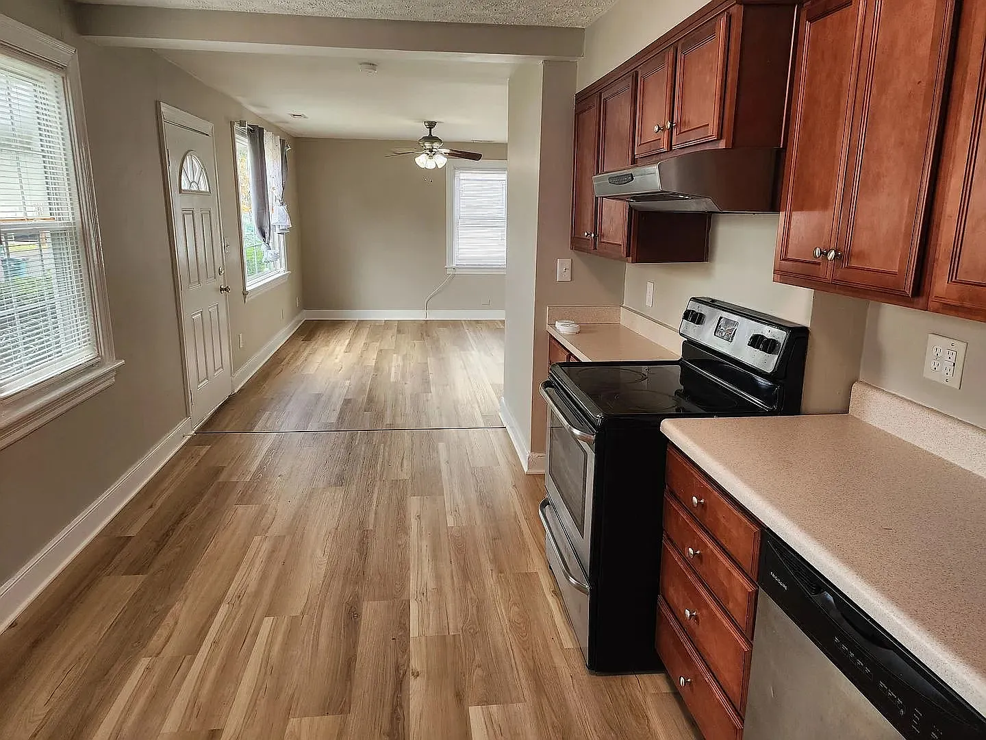 115 S Ivy Ave - 115 — Photo 3