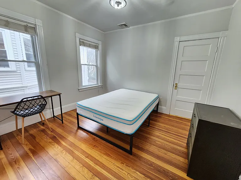 46-48 Carrington Ave #2R — Photo 6
