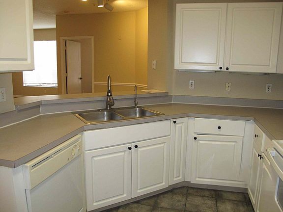 3rd image of 5524 Metrowest Blvd #10-212
