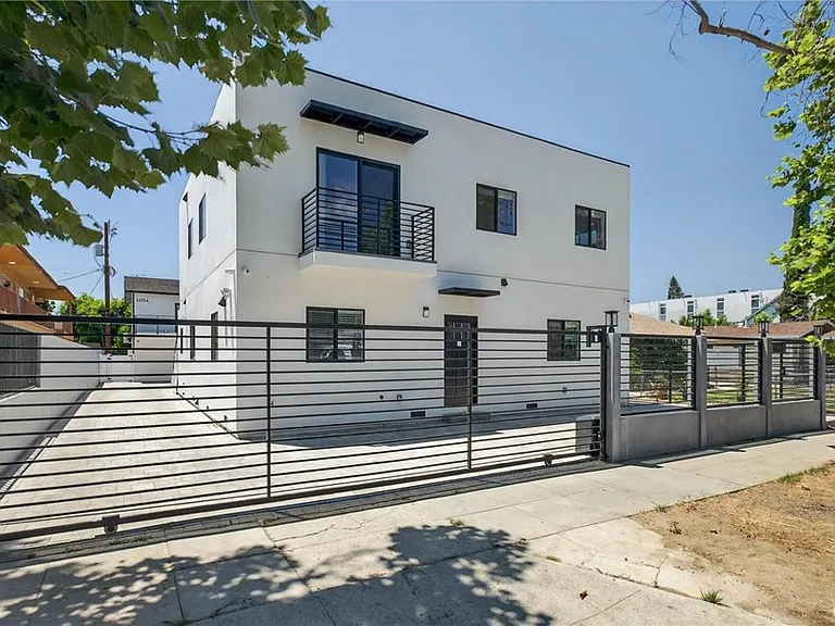 14734 Gilmore St #D — Photo 12