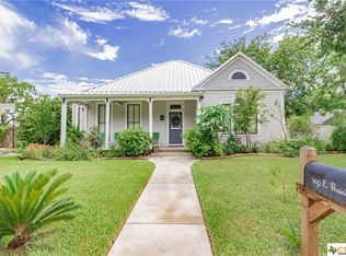 309 E Prairie St, Cuero, TX 77954