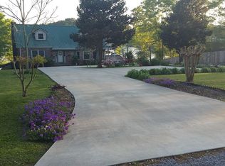 40 Clear Creek Dr, Alpine, AL 35014
