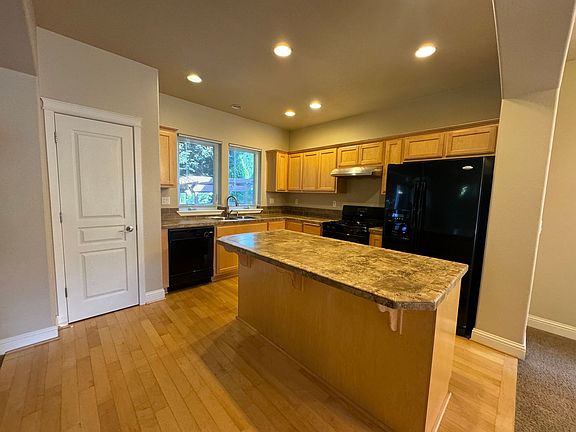 3rd image of 154 NE Porto Way