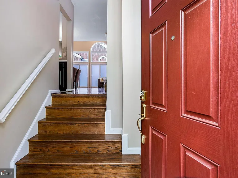 503 Shorter Ln — Photo 3