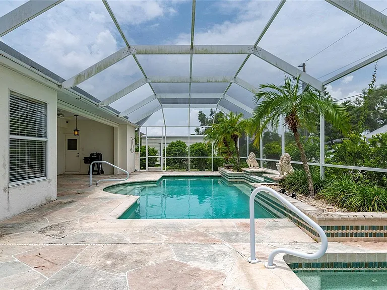 23420 Peachland Blvd — Photo 32