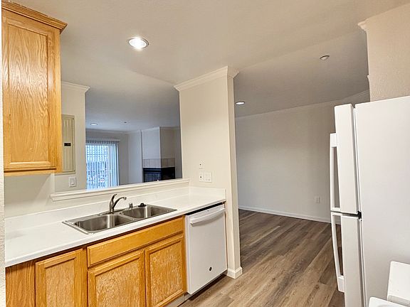 4th image of 540 S El Camino Real APT 305
