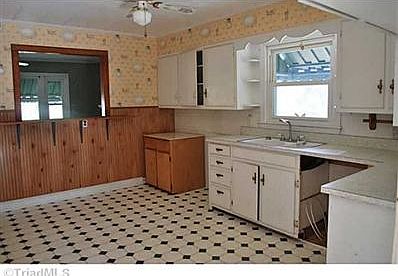 4th image of 220 Cedar St