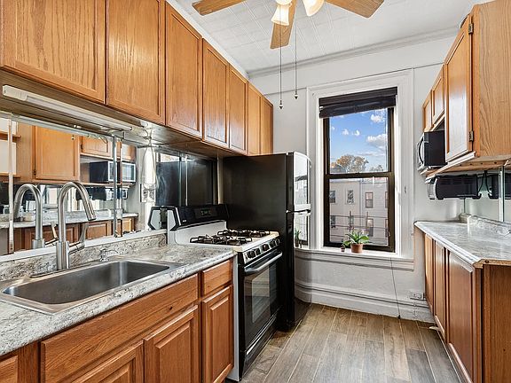2nd image of 454 51st St