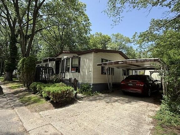 2nd image of 2482 Pembroke Dr