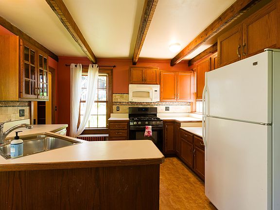 5th image of 81 Elmwood Avenue