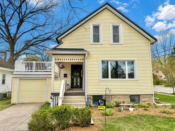 W65N699 St John AVENUE, Cedarburg, WI 53012