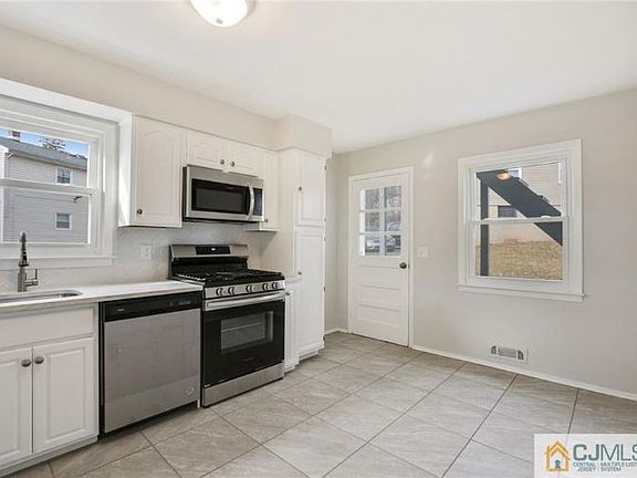 5th image of 84 Wildwood Ave
