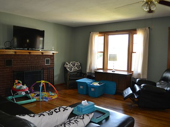 2nd image of 405 E Grandview Dr