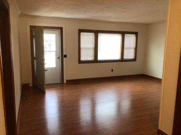 5th image of 204 S Clinch St