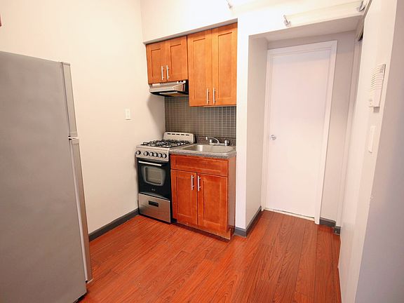 4th image of 25 Clinton St APT 403