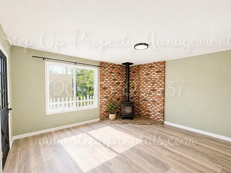 9885 Maiden Ln — Photo 4