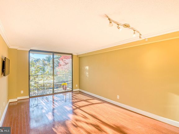 5th image of 3401 38th St NW APT 220
