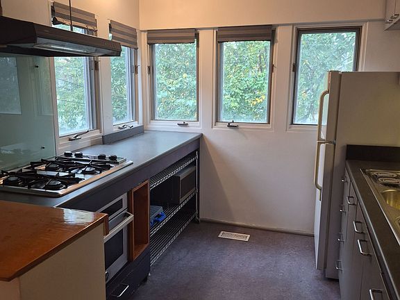 3rd image of 122 Arundel Ave