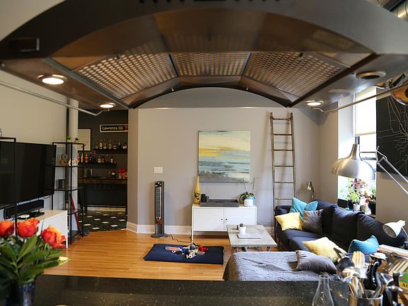 2nd image of 1107 W Lawrence Ave APT 204