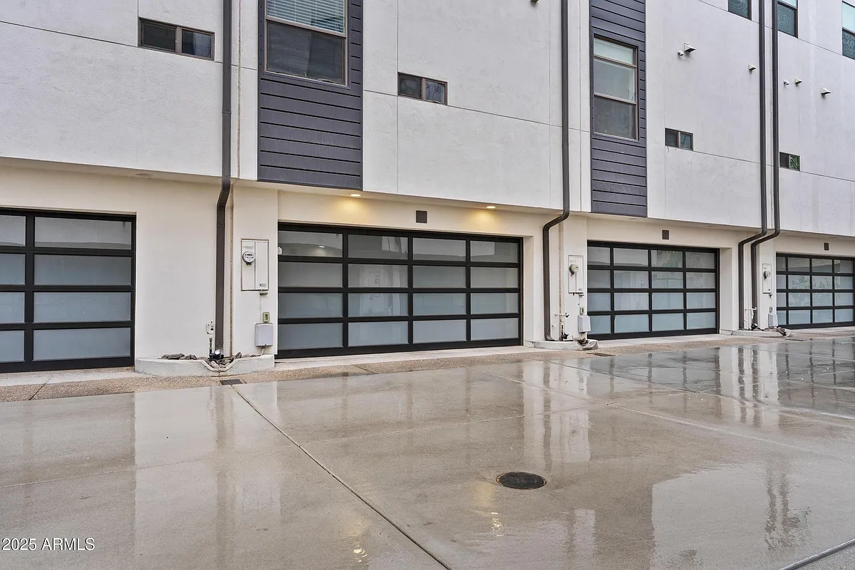 Building Photo - 325 E Coronado Rd #8