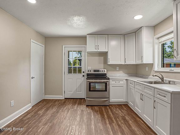 5th image of 128 Gofton Ct