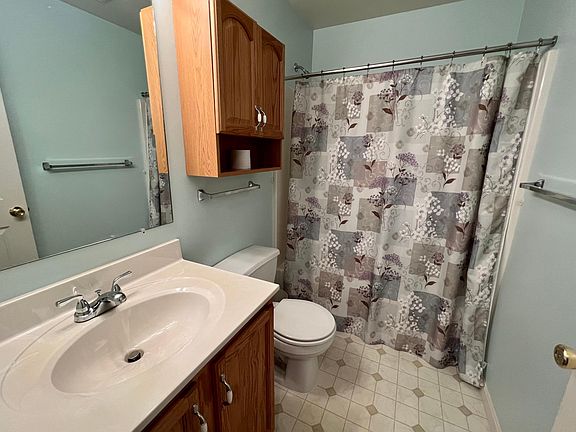 5th image of 136 Hiddenwood Dr