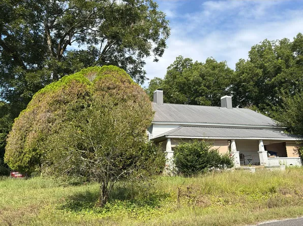 597 White Plains Rd, Anniston, AL 36207