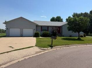 220 Westridge Dr, Jackson, MN 56143