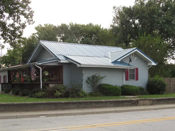 883 S Section St, Dugger, IN 47848