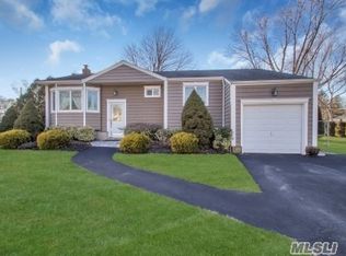 20 Clifford Blvd, Hauppauge, NY 11788