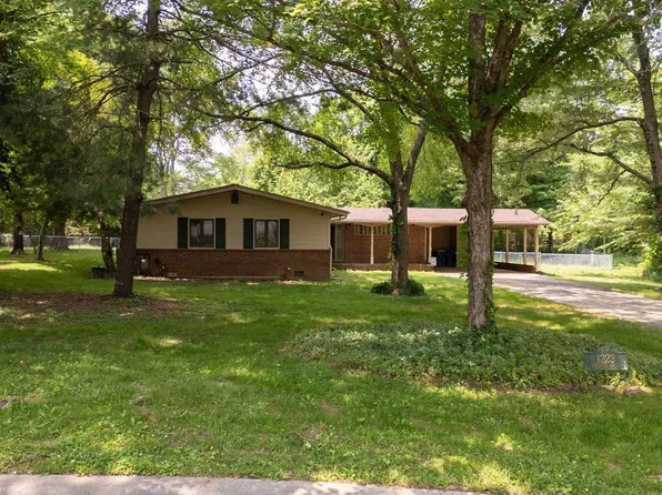 1223 Dogwood Dr W, Murray, KY 42071