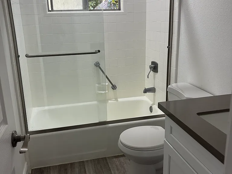 145 W Grove St #B — Photo 8