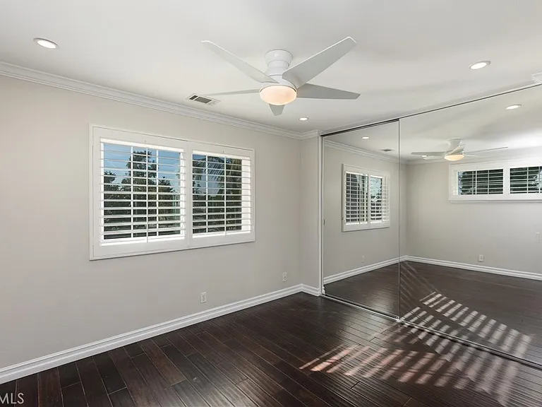 5 Yankee — Photo 21