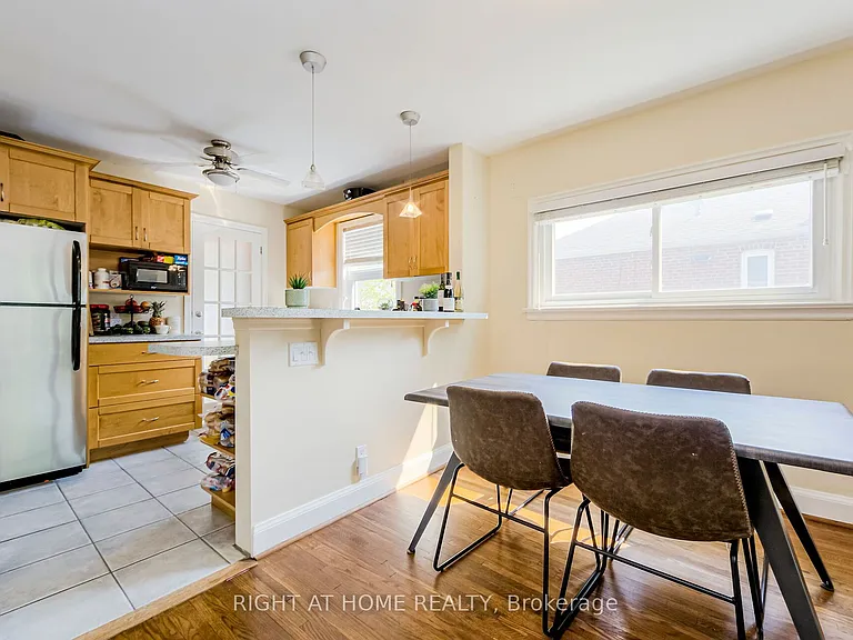 32 Florens Ave — Photo 10