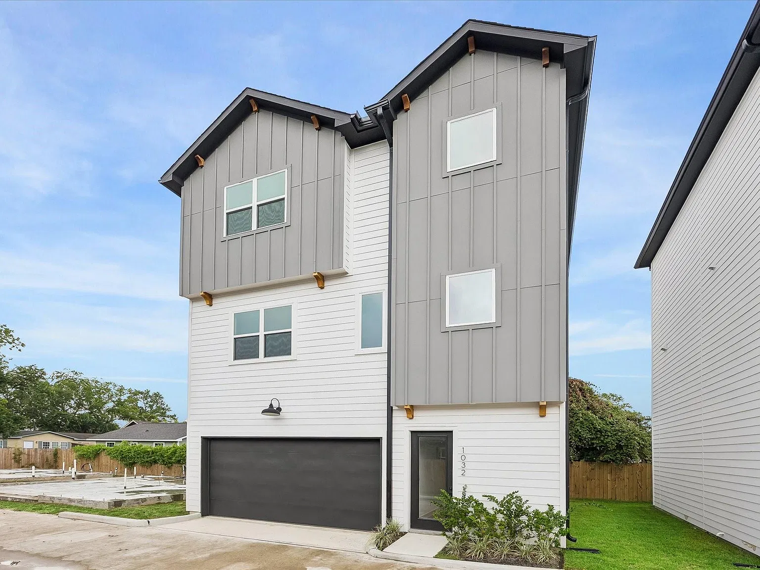 3 bed, 3.5 bath, 1950 sqft, $2,350 — Photo 1