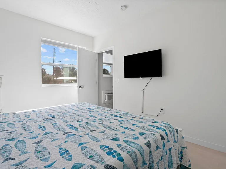 670 Hernando St #E — Photo 11