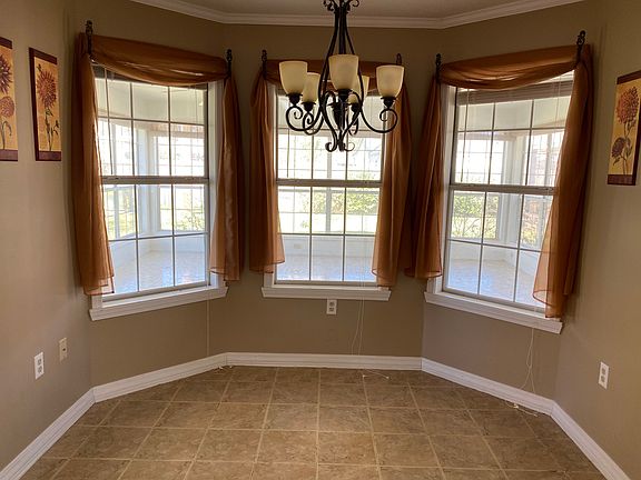Kitchen dining area
