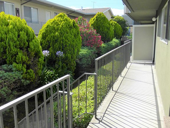3rd image of 480 Lincoln Cir