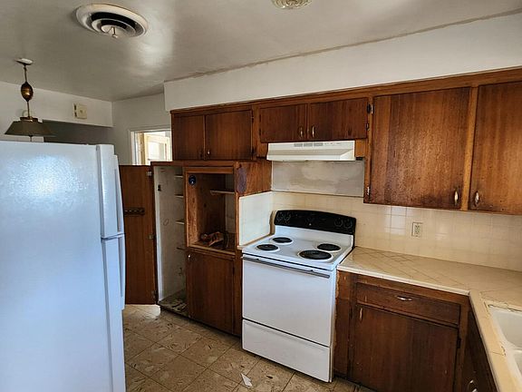 3rd image of 2032 W STATE Avenue