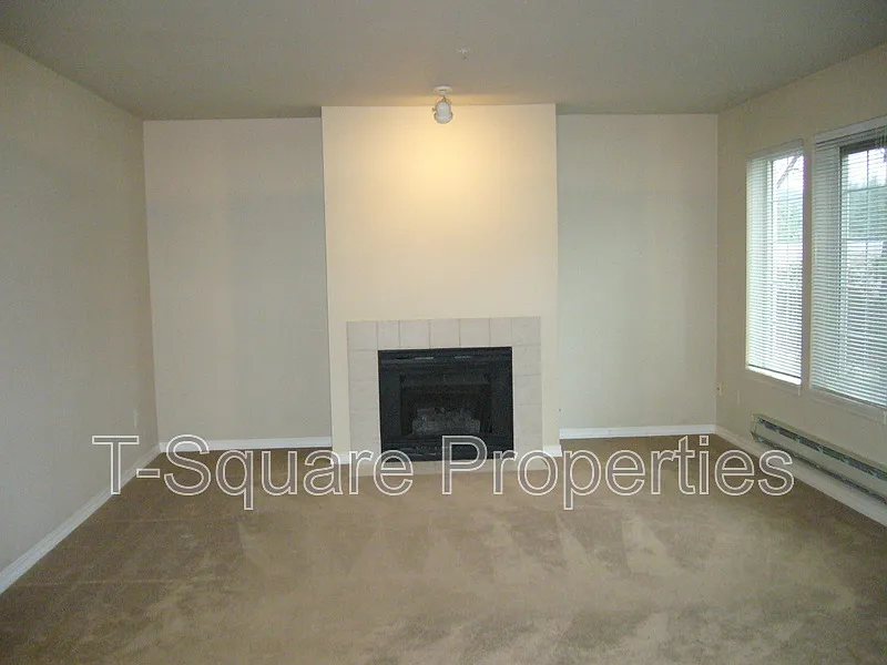 Building Photo - 9525 NE 180th St #306