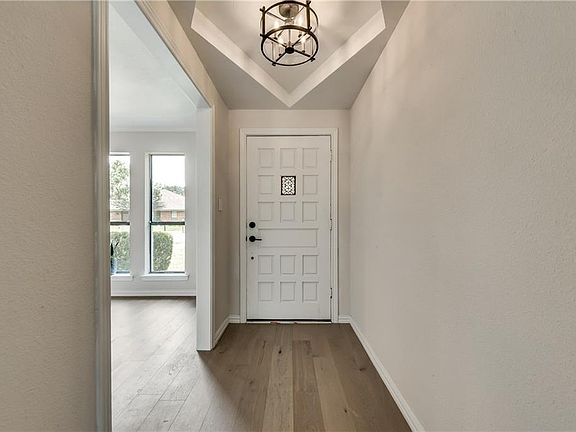 4th image of 1118 Kenshire Ln