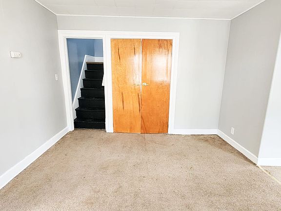 3rd image of 9216 Vineyard Ave