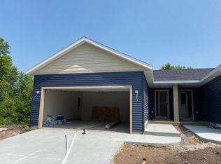 25 8th St NE, Plainview, MN 55964