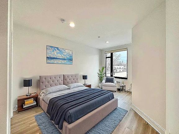 5th image of 30-12 21st St #2C
