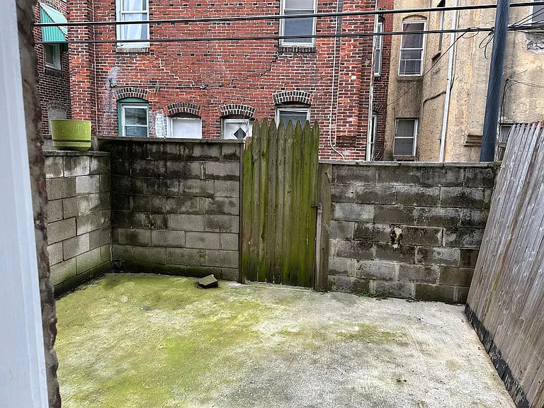 1528 S Hollywood St — Photo 29