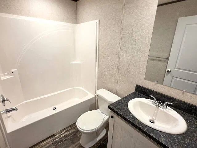 3 bed, 2.0 bath, 1056 sqft, $1,200 — Photo 2