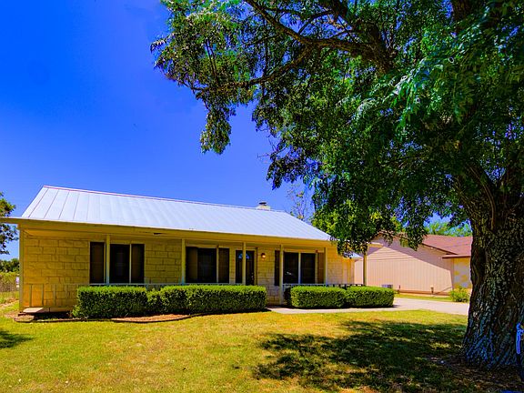 3rd image of 209 Deer Creek Dr