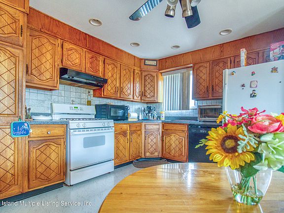 4th image of 320 Brookfield Ave