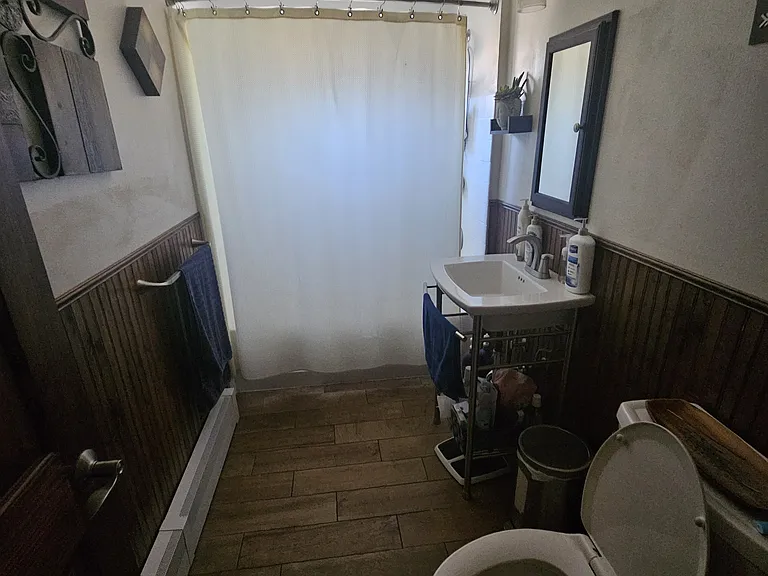 1121 Bennett Ave — Photo 6